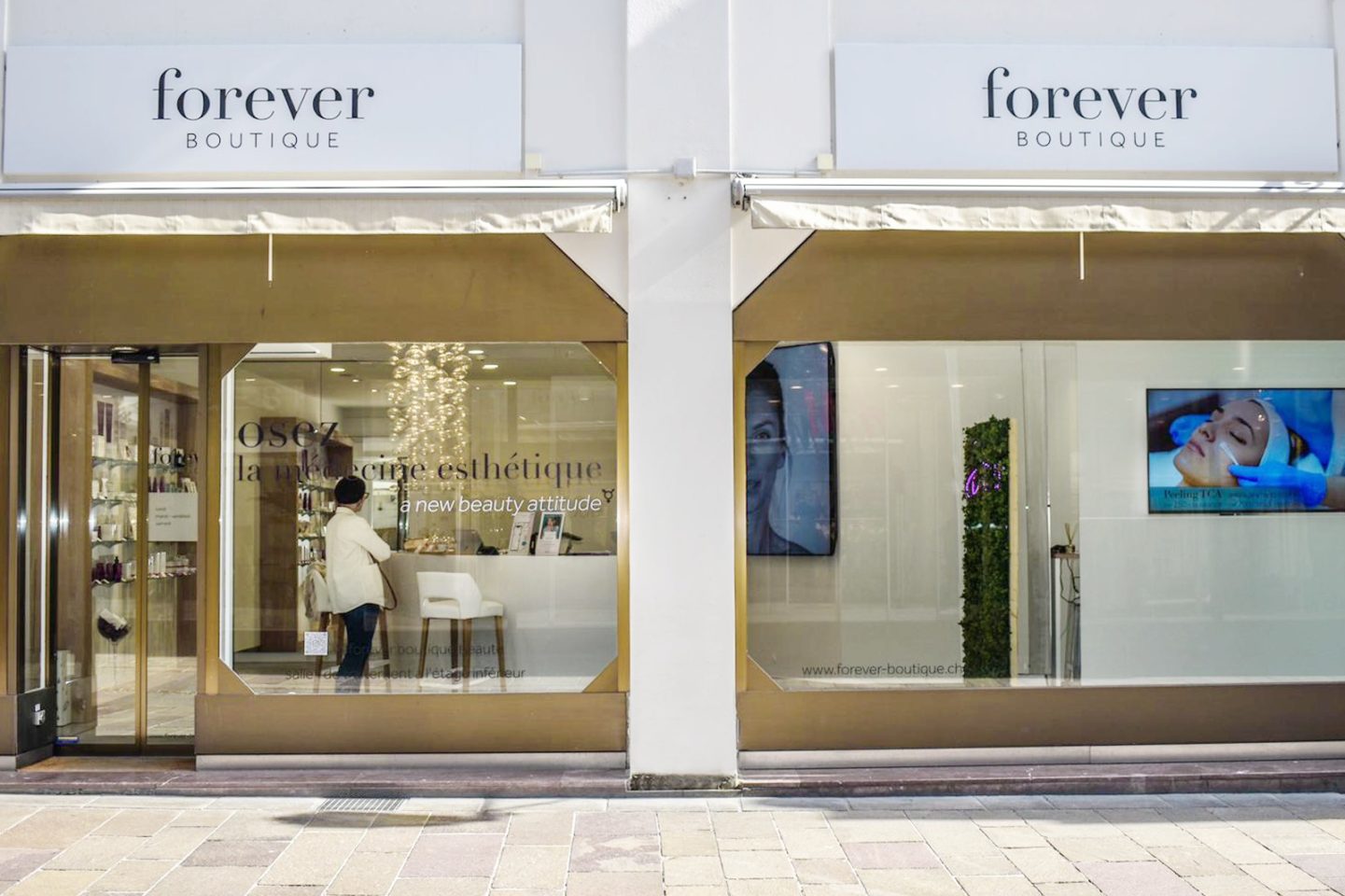 Front of Forever Boutique in Nyon